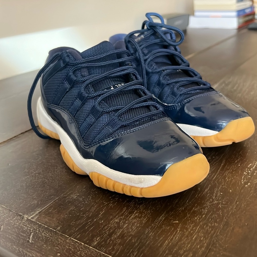 Air Jordan 11 retro low. Navy. Great condition.